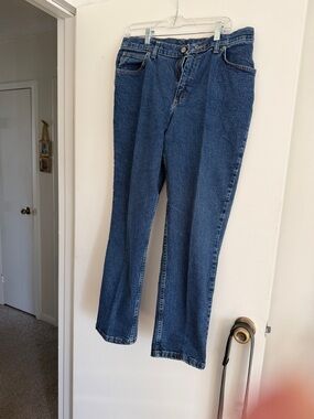 Women's Straight-Leg Jeans in Dark Blue Wash